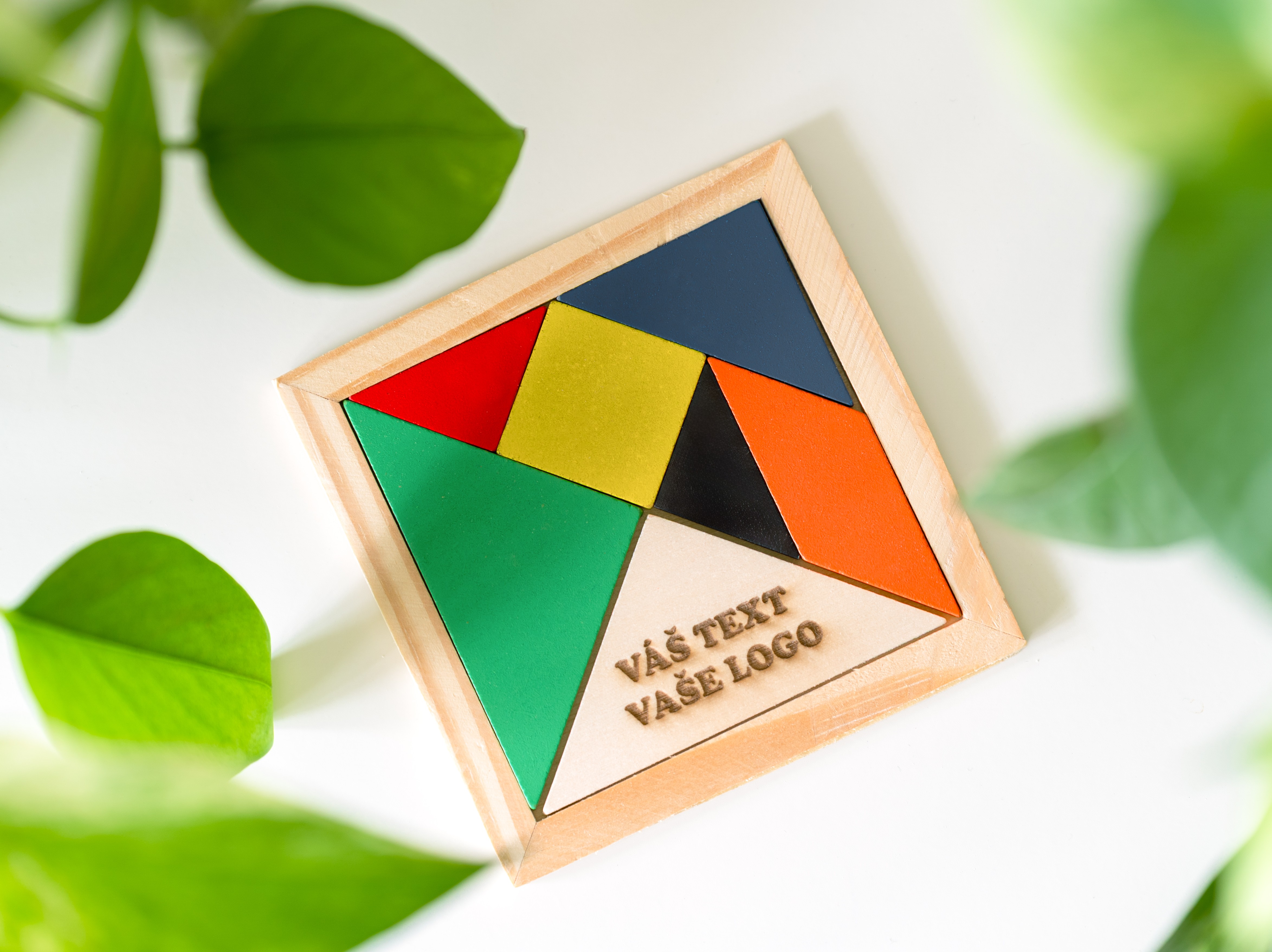 Dřevěná logická hra Tangram s gravírováním